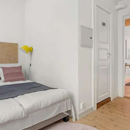 Lo Apartment *