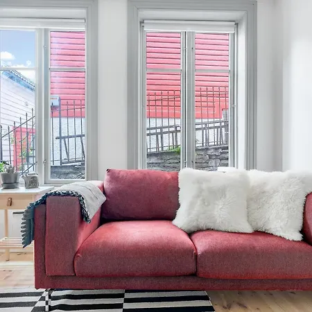 Lo Apartment *