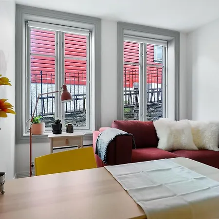 Lo Apartment *